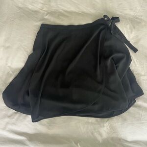 Aritzia Sundays Best mini black skirt